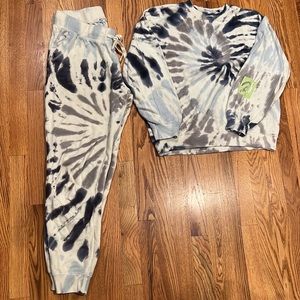 Peloton Tie-Dye Crewneck Sweatshirt and Jogger set